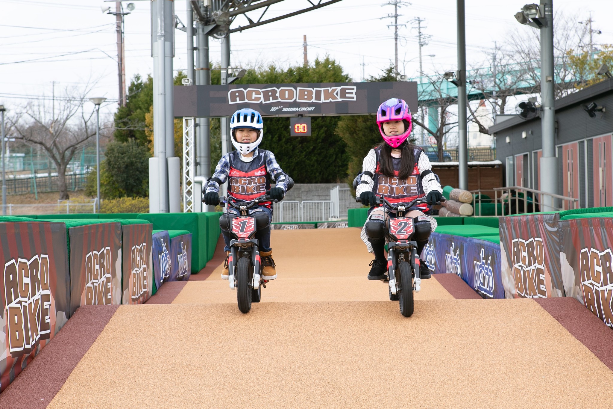 鈴鹿サーキット入園+アトラクション4回分のセットチケット2枚 - 施設利用券