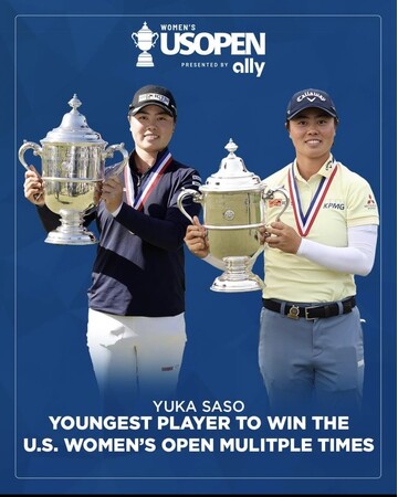 全米女子オープンゴルフ選手権の優勝カップを手にする プロゴルファー笹生優花選手（写真左は2021年、写真右は2024年）