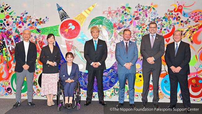 8月23日開催「香取慎吾NFTアートチャリティプロジェクト」寄付贈呈式より