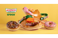 クロックス、『クリスピー・クリーム・ドーナツ』との初コラボレーションコレクションを2025年8月6日(水)より発売開始