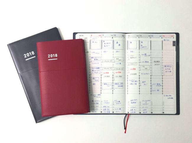 ジブン手帳Biz　（左から）スタンダードサイズ、miniサイズ表紙、スタンダードサイズ記入例