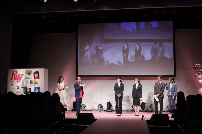 『THE SUIT COMPANY　就活・着こなし講座』MC斎藤司さん、モデル（左から）中村里帆さん、上西星来さん