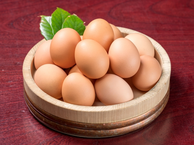 京都の宇治市にある「ＷＡＢＩＳＵＫＥ宇治農場」から直送の、幻の京都産玉子と呼ばれる、京都平飼い卵