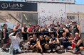 渋谷区と連携した清掃イベント「壁の落書き消しマッスル」　35度を超える真夏の渋谷でバルクアップしたマッチョ集団が街に蔓延る巨大落書きを消去【事後レポート】