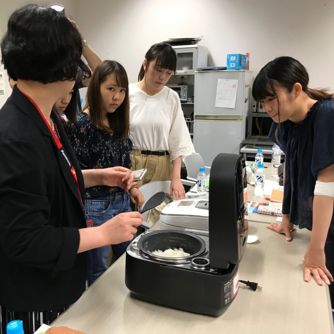 東京農業大学にてライスレディが炊飯方法、食味評価方法をレクチャー