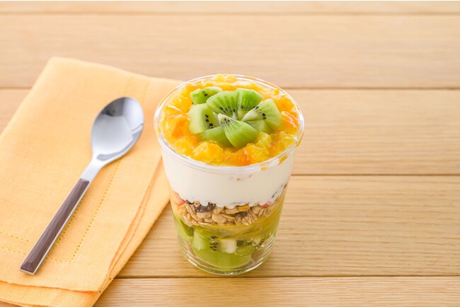 エネルギー：405kcal　たんぱく質：8.7g　脂質：18.1g　炭水化物：53.7g　食塩相当量：0.5g