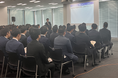 警視庁から講師を招き、社員向け研修会を開催