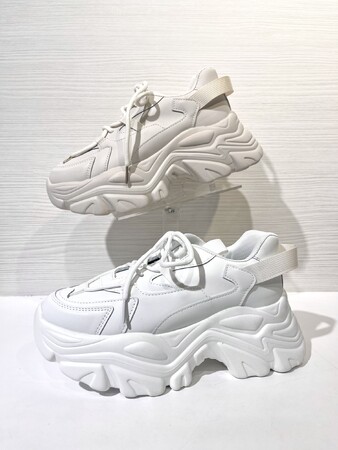 限定スニーカー:スペシャルプライス ¥4,290(税込) 限定スニーカー:スペシャルプライス ¥4,290(税込)