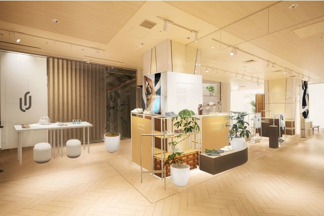 ファッションとライフスタイルを提供する「UNOHA」 渋谷スクランブルスクエア ポップアップイメージ。 空間・店舗デザインはワールドスペースソリューションズが手掛けた。