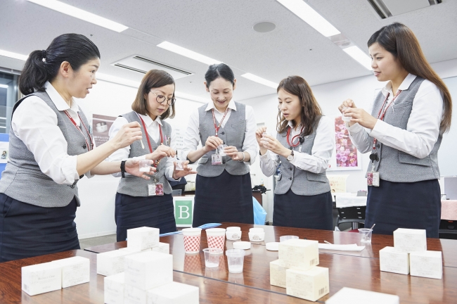 ①気づき展　お客さまの声、ご指摘から学ぶ場