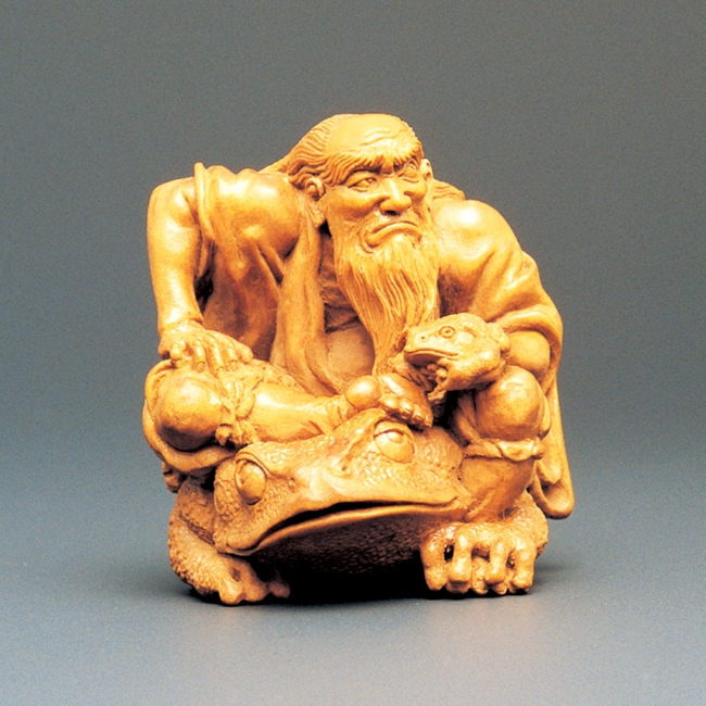 （森哲郎《蝦蟇仙人》2000年、黄楊、4.1cm）