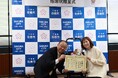 【千葉県佐倉市】世界の人気者「かぼすちゃん」と飼い主へ感謝状を贈呈、佐倉ふるさと広場へモニュメントとベンチ、テーブルを寄贈