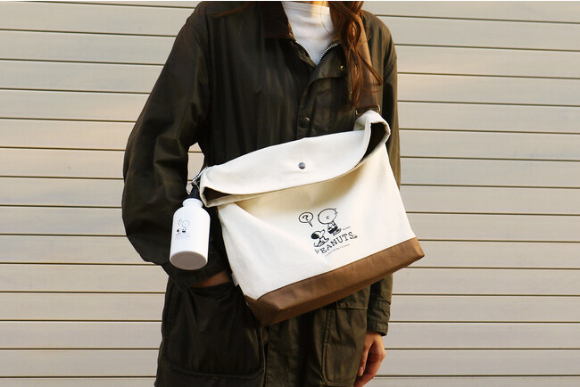 メッセンジャーバッグ(エキナセア) (C) 2023 Peanuts Worldwide LLC メッセンジャーバッグ(エキナセア) (C) 2023 Peanuts Worldwide LLC