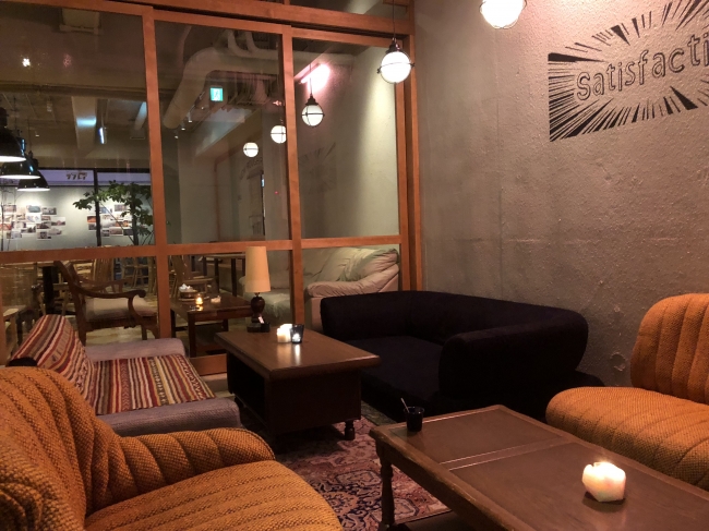 ソファで寛ぐカフェタイムを 神戸旧居留地のビルまるごと一棟カフェ ニューラフレア が9月6日 木 に1階フロアをリニューアルオープン 株式会社ポトマックのプレスリリース
