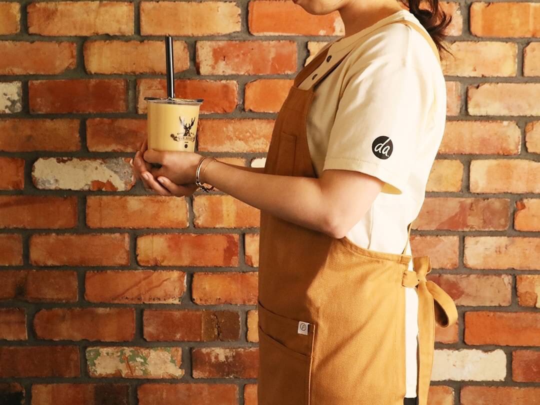 The Alley オリジナルブレンド ロイヤル No 9 の出涸らし茶葉から染色したファブリックでユニフォームをリニューアル Food Textileとのコラボレーションで環境に配慮した取り組みへ 株式会社ポトマックのプレスリリース