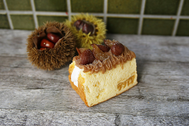 カシス マロン チーズ 3つのおいしいコラボ 人気のサンデーに秋限定が新登場 神戸のカフェ ニューラフレア から年9月7日からstart 株式会社ポトマックのプレスリリース