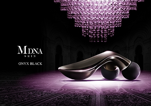 マドンナプロデュースのスキンケアブランド Mdna Skin より 内なる美を開花させる漆黒のローラー Onyx Black と限定winter Kitが発売 企業リリース 日刊工業新聞 電子版