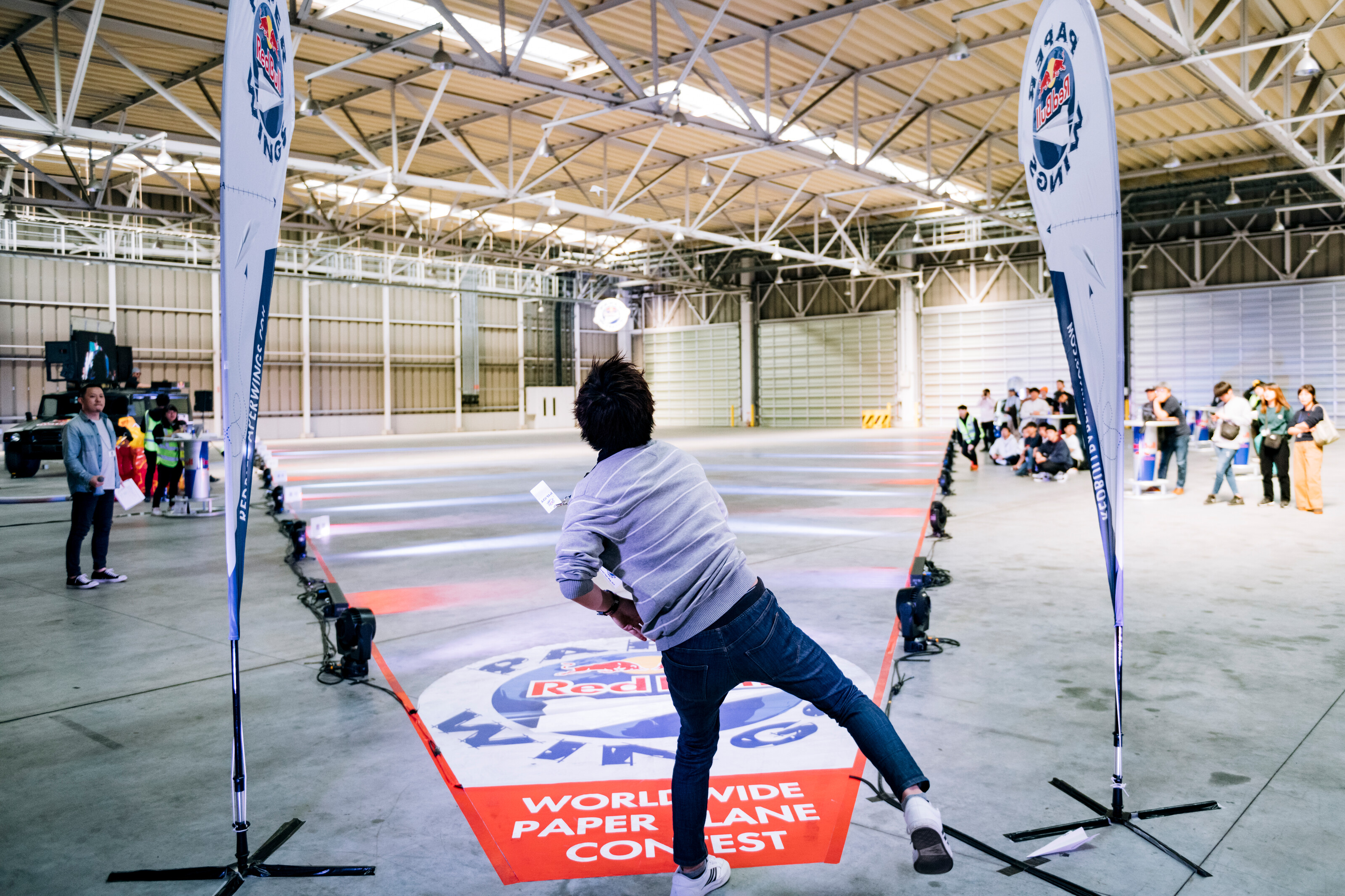 開催レポート 紙飛行機のパフォーマンスを競う世界大会 Red Bull Paper Wings のjapan Finalを中部国際空港セントレアで開催 中部国際空港株式会社のプレスリリース