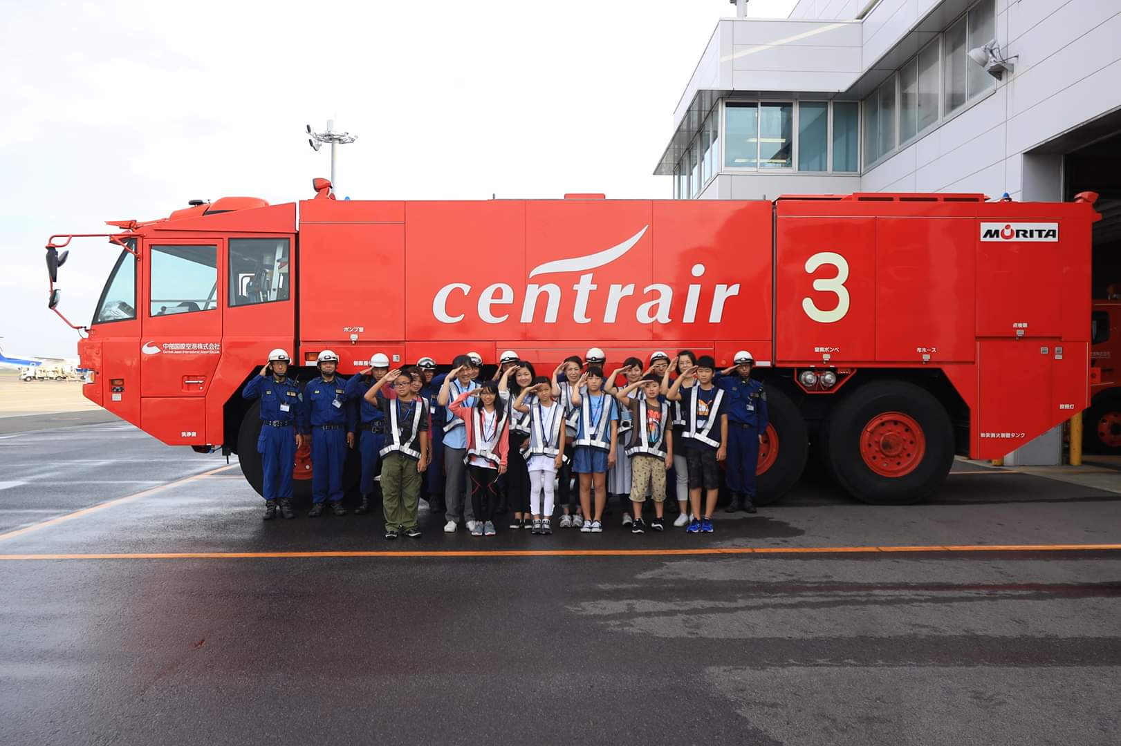 開催レポート 夏休みの特別授業 Night Tour For Sky Kids 19 セントレアに泊まって 空港 航空会社の仕事を見学 体験しよう 中部国際空港株式会社のプレスリリース