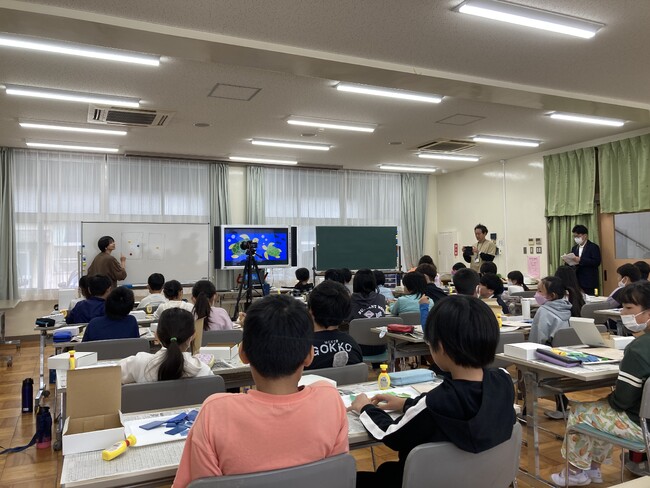 阿久比町立南部小学校へ出張ワークショップを行いました。地元の子どもたちにも海洋プラスチックごみに触れていただき、海の大切さを学んでいただきました。