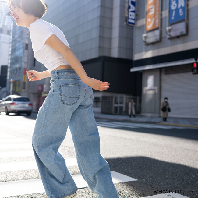 LISA WIDE ¥10,890(税込み) LISA WIDE ¥10,890(税込み)