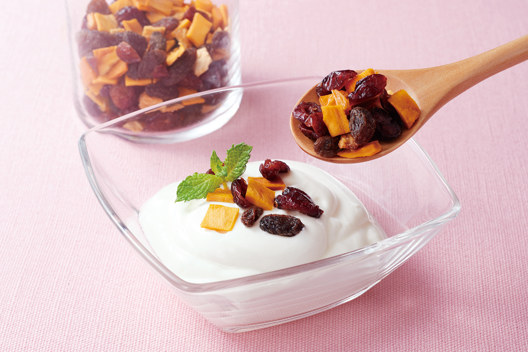 フルーツの魅力を ギュッ とひとまとめ ヨーグルトに乗せても そのままおやつにも最適 ヨーグルトと食べるドライフルーツ 19年8月からデビュー 生活クラブ生協連合会のプレスリリース