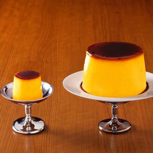 左：かぼちゃのレトロプリン　右：バケツdeレトロプリン