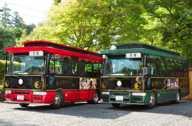加賀温泉駅にはシャトル送迎バスでお迎え。小松空港への送迎車も。事前予約／無料