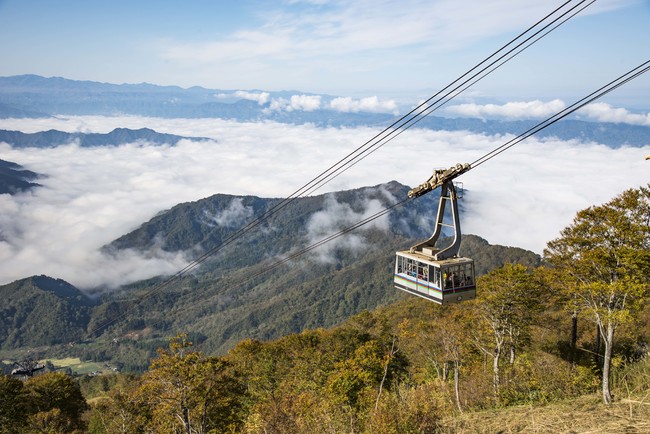 ロープウェー山頂からの雲海を望む