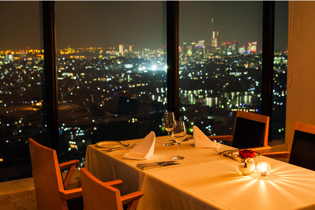 トップ オブ ヨコハマ 鉄板焼&ダイニングのテーブル席 トップ オブ ヨコハマ 鉄板焼&ダイニングのテーブル席