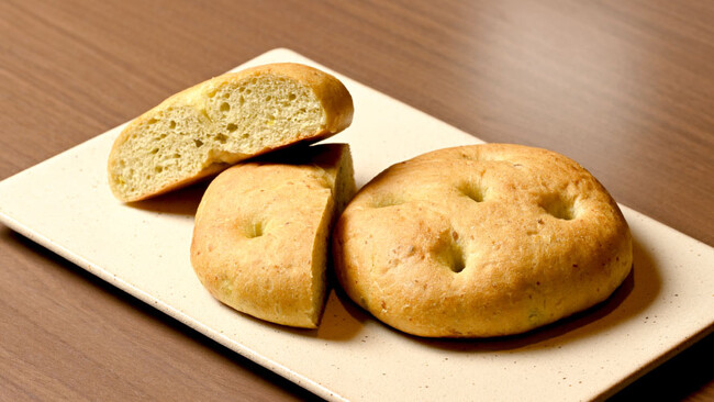 卵の殻の堆肥を活用し収穫したそら豆を使用した「季楽里の空豆と利助玉子のフォカッチャ ローズマリー風味」 卵の殻の堆肥を活用し収穫したそら豆を使用した「季楽里の空豆と利助玉子のフォカッチャ ローズマリー風味」