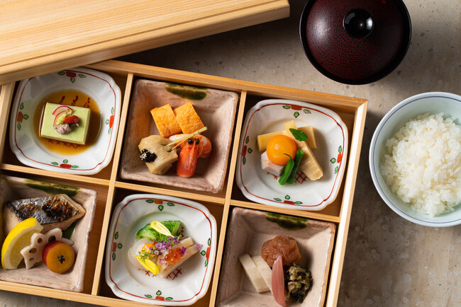【京の和朝食】 6種の器に季節のお料理を折り込みました。
