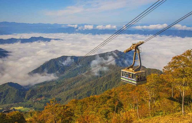 ロープウェー山頂から雲海を望む