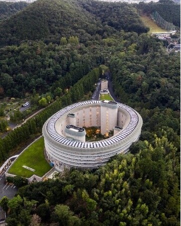 空から見たホテル全景