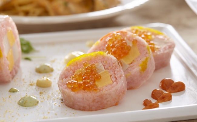 ランチ：サーモンとチキンの梅風味 ちらし寿司 ブッシュ ド ノエル仕立て　イメージ