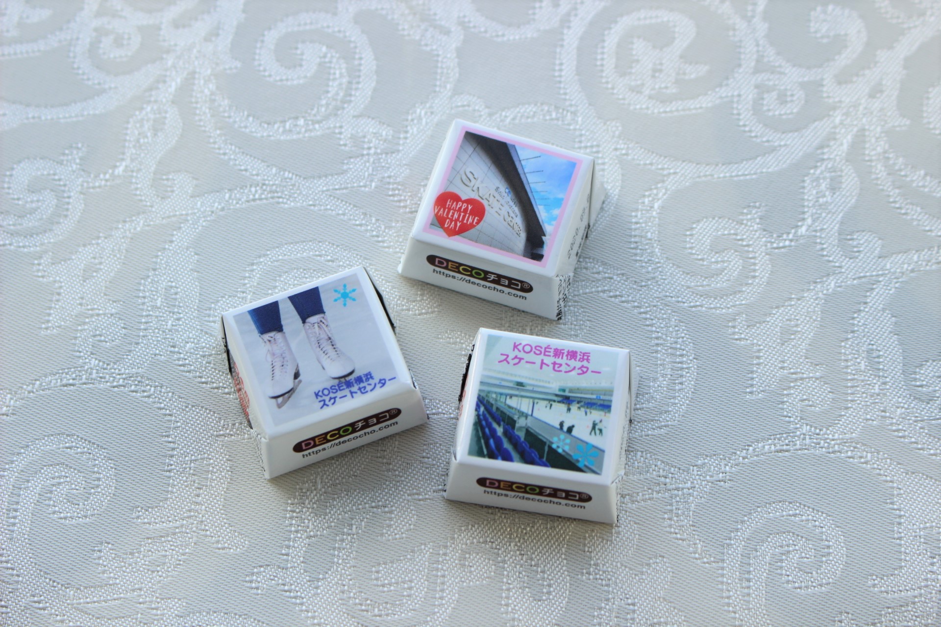 Kose新横浜スケートセンター バレンタインに大切な方とスケートデート オリジナルチロルチョコをプレゼント 株式会社プリンスホテルのプレスリリース