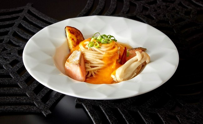 鮭と茸のペペロンチーノソーススパゲッティ ウニのジュレ添え イメージ