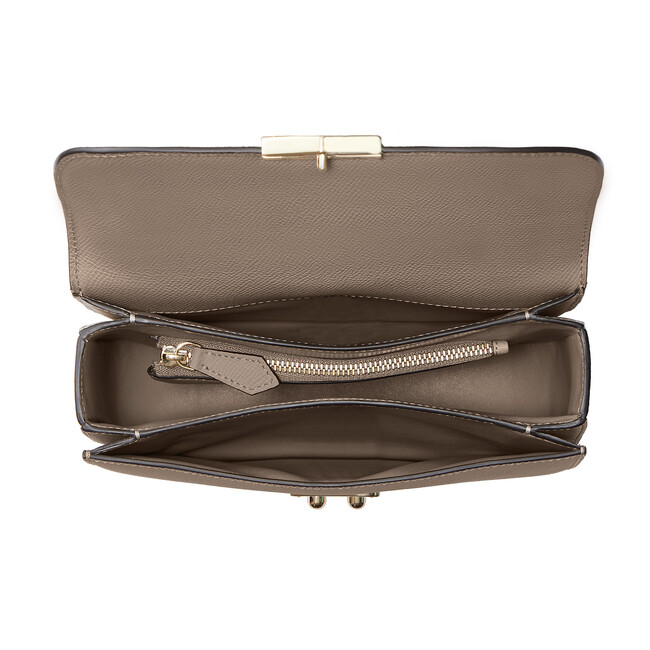 コンパクトながら機能的なマルチコンパートメント構造 コンパクトながら機能的なマルチコンパートメント構造