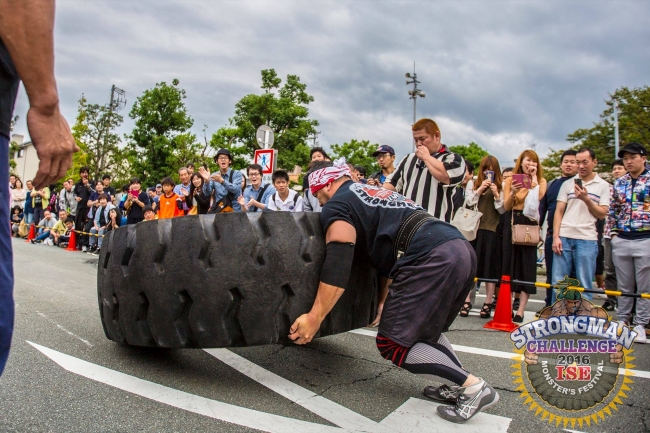 ストロングマンチャレンジ公式種目”タイヤフリップ”400kgの巨大なタイヤが!!