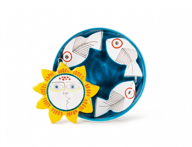 ＜ジラソーレ＞太陽のオブジェ　4,104円(税込)／パスタプレート　3,996円(税込)