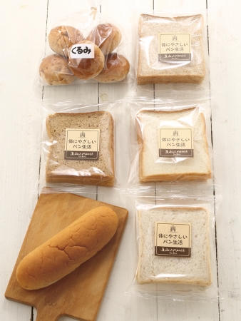 ＜ダンマルシェ＞★新商品　しっとり100％大麦パン（2個）税込250円（左下）