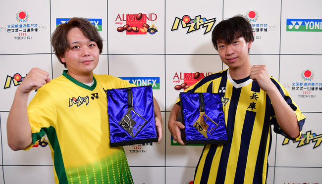 和歌山県代表 okuchan選手（左）、兵庫県代表 Ru-ya選手
