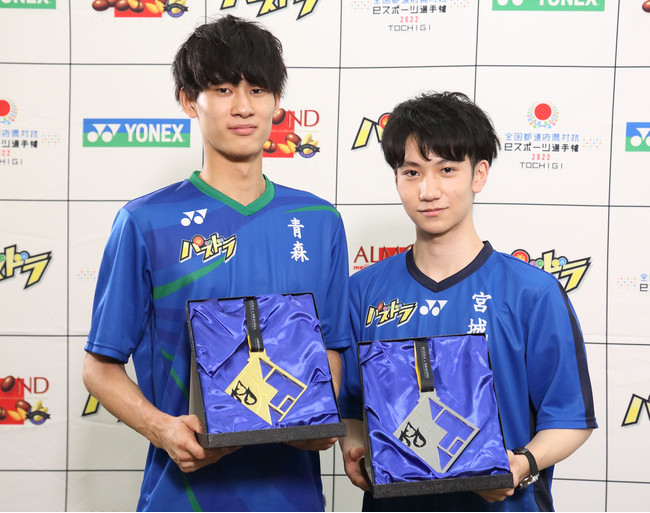 青森県代表 きよねるもくれんか選手（左）、宮城県代表 彗星選手