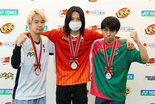 左から、第3位のゆわ選手（東京都）、優勝のひろNa選手（長野県）、準優勝の椛選手（大分県）
