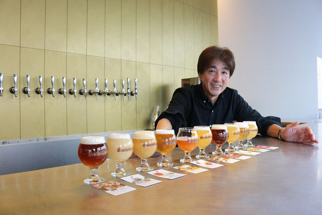 10種のフルーツビールと、社長の岩本 10種のフルーツビールと、社長の岩本