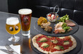 アフタヌーンティーのような “おつまみタワースタンド” と、クラフトビール21種飲み放題が楽しめる「夏のパーティープラン」。2025年7月22日~本厚木サンクトガーレンタップルームにて