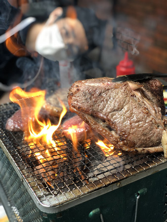 特選薪火で焼き上げたTボーンステーキ