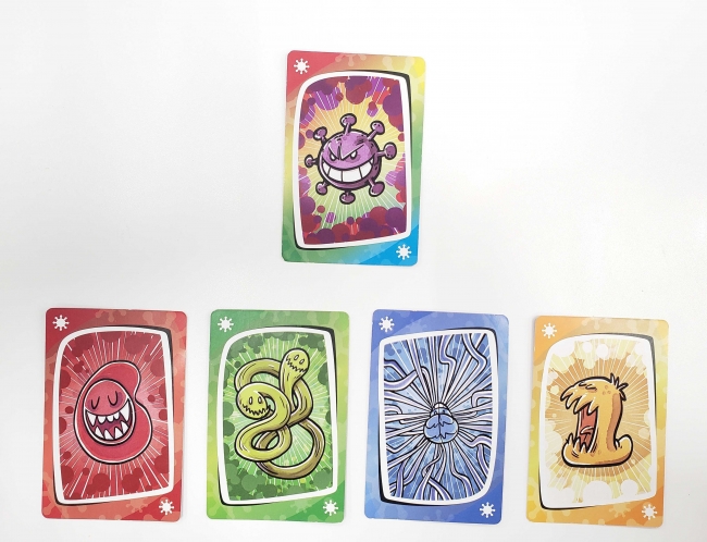 【ウイルスカード】4色+何色のからだ、薬にも攻撃できるマルチカラーカードが1枚