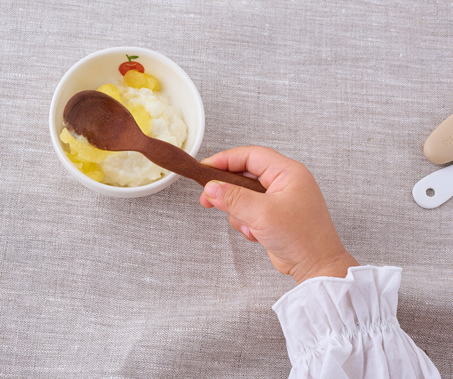 栄養満点のお手軽ごはんから、手づかみ食べにぴったりのひと口レシピまで、赤ちゃん～子どもが食べたくなるレシピが満載！