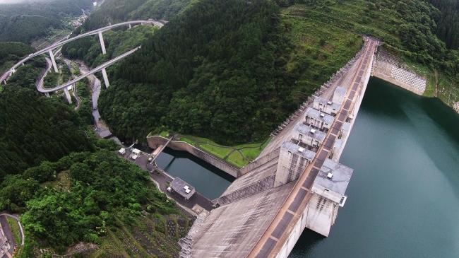 滝沢ダム（埼玉県）をドローンで上空から撮影